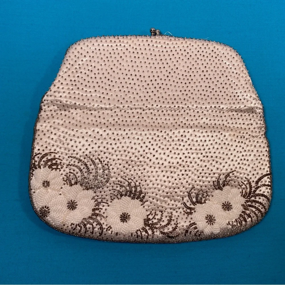 Beaded Floral Clutch by II Yama - Picture 3 of 11